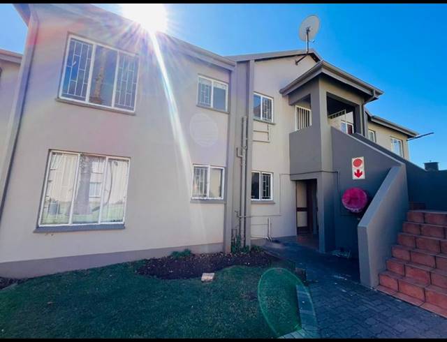 2 BEDROOM APARTMENT FOR SALE IN LAKEFIELD
